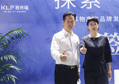 環(huán)保家居綠色生態(tài)｜客來(lái)福以水漆柜闡述高端全屋定制，塑市場(chǎng)高定之局