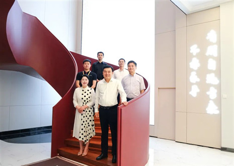 熱烈歡迎省委統(tǒng)戰(zhàn)部張部長(zhǎng)一行蒞臨客來福家居股份有限公司指導(dǎo)工作！